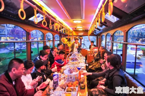 原涩色涩疑似与神秘人士深夜K歌举止亲密引发网友热议